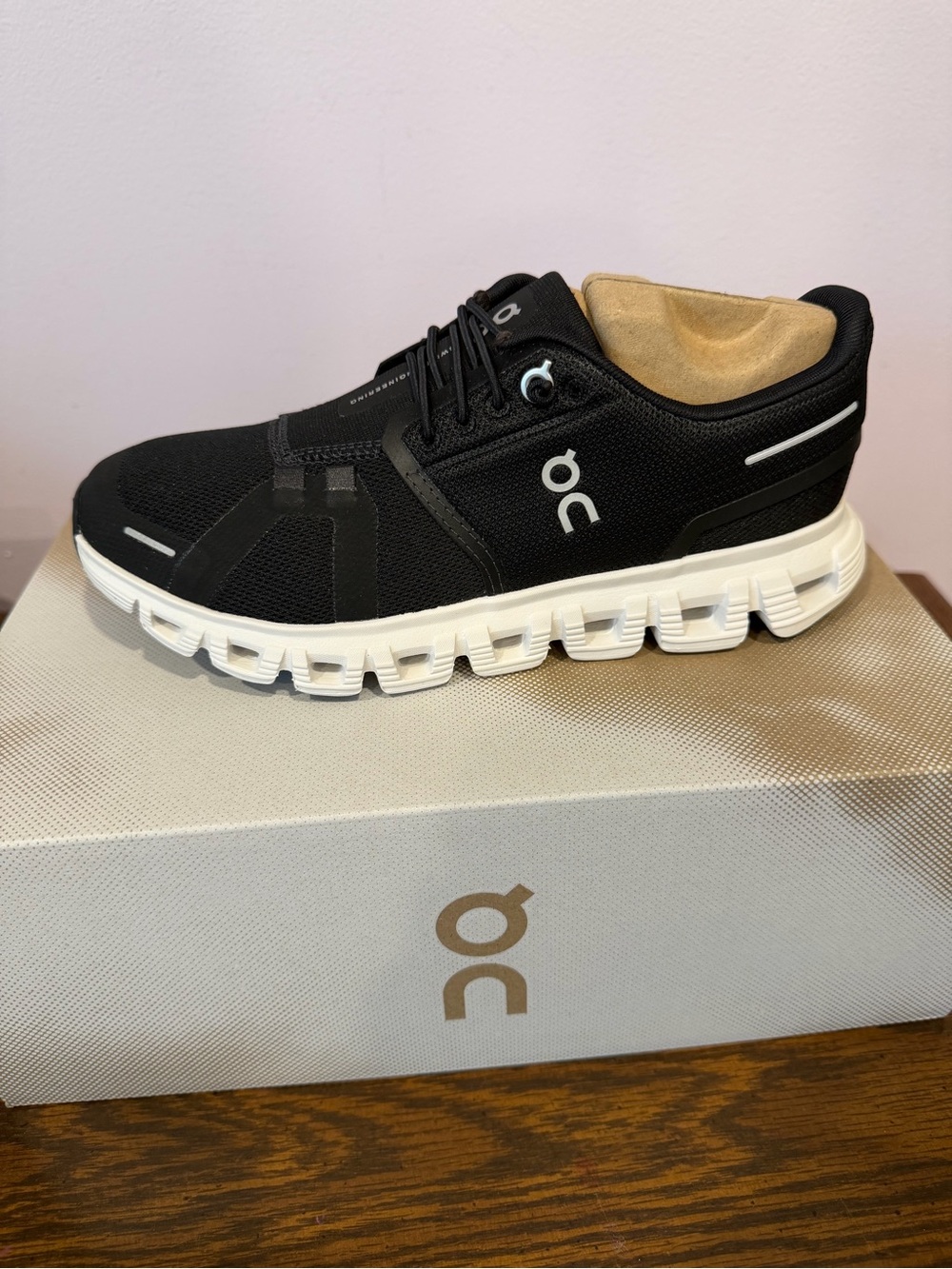 Women’s On Clouds- Cloud 6 Black/White
